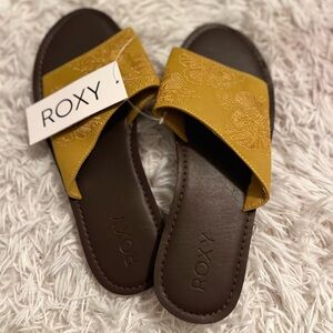 Roxy Mustard and Chocolate Slides
